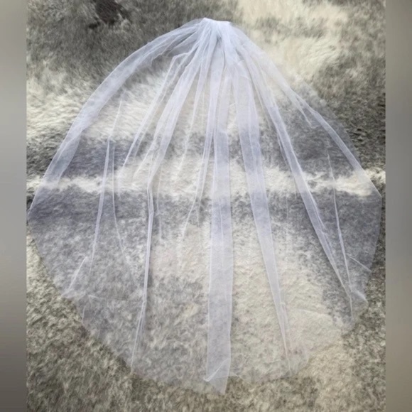 Designer White Fingertip Wedding Veil - Picture 6 of 7